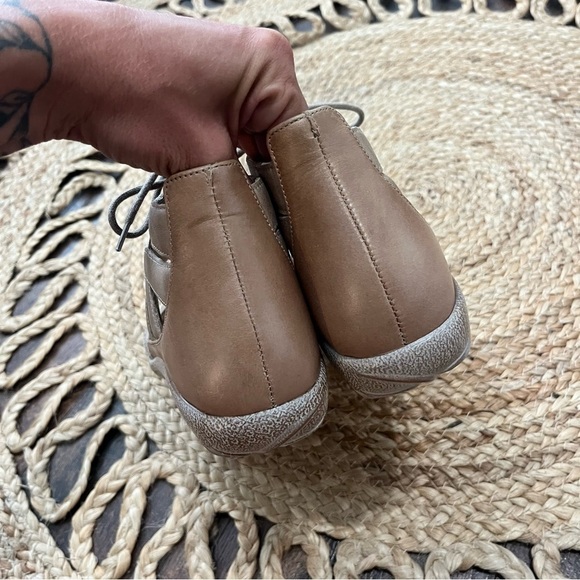 NAOT Women's Lace-up Kata Shoe Beige Lizard/Khaki/Arizona Tan - 39 US 8 - Picture 4 of 6